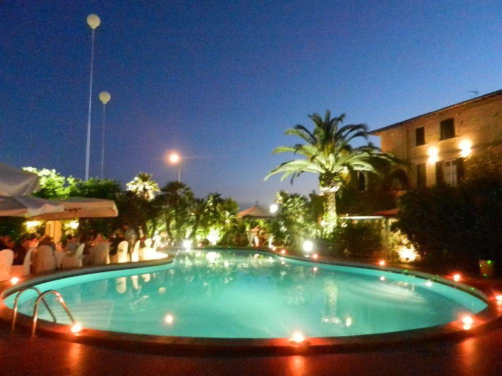 Hotel Villa Maremonti Марина-ді-Масса Екстер'єр фото
