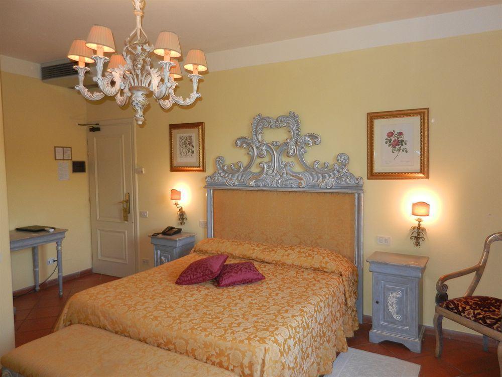 Hotel Villa Maremonti Марина-ді-Масса Екстер'єр фото