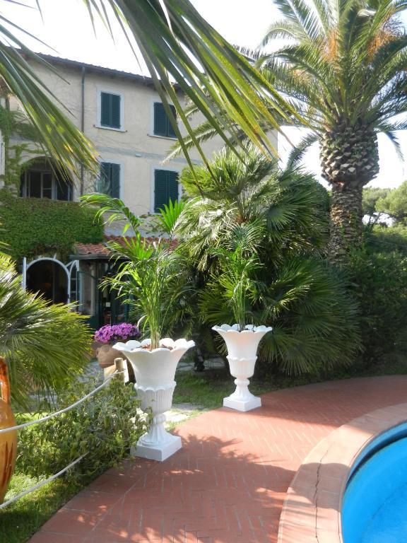 Hotel Villa Maremonti Марина-ді-Масса Екстер'єр фото